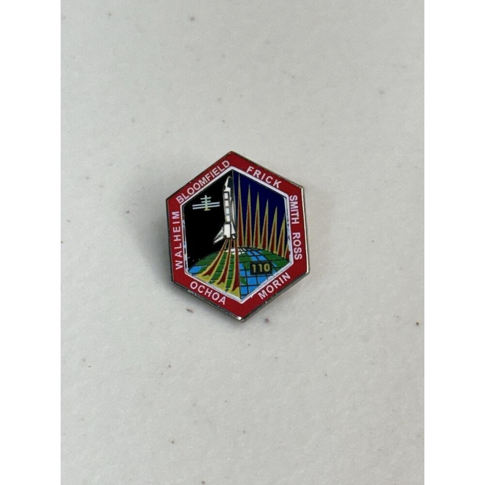 NASA Space Shuttle Mission Pin STS-110 Astronaut Smith Ross Walheim Ochoa Morin